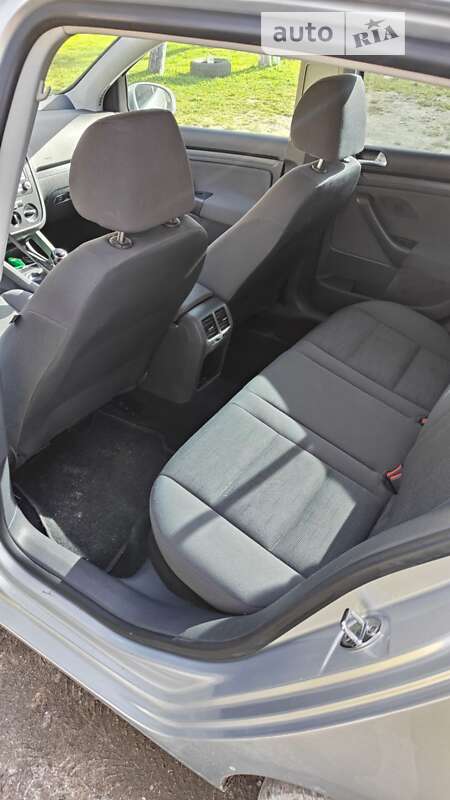 Хэтчбек Volkswagen Golf 2006 в Львове