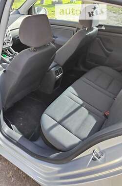 Хэтчбек Volkswagen Golf 2006 в 
