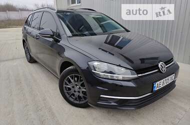Універсал Volkswagen Golf 2017 в Дніпрі