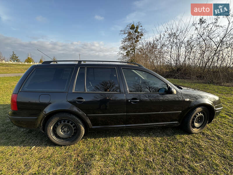 Универсал Volkswagen Golf 2000 в Киеве