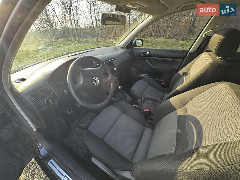 Универсал Volkswagen Golf 2000 в Киеве