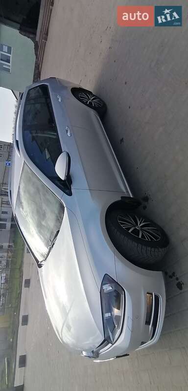 Универсал Volkswagen Golf 2016 в Самборе