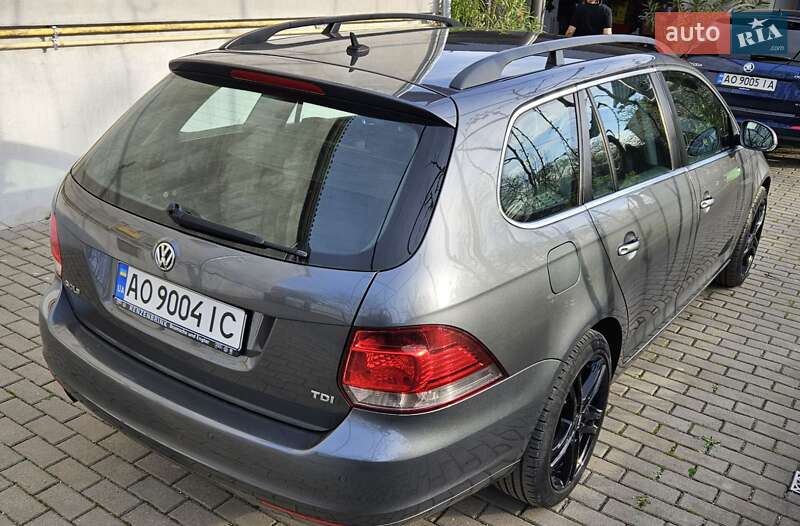 Универсал Volkswagen Golf 2010 в Иршаве