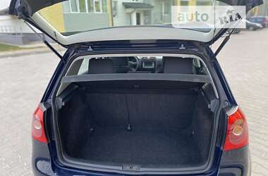 Хетчбек Volkswagen Golf 2004 в Тернополі