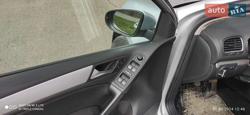 Хэтчбек Volkswagen Golf 2010 в Львове