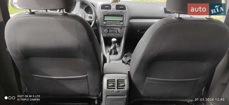 Хэтчбек Volkswagen Golf 2010 в Львове