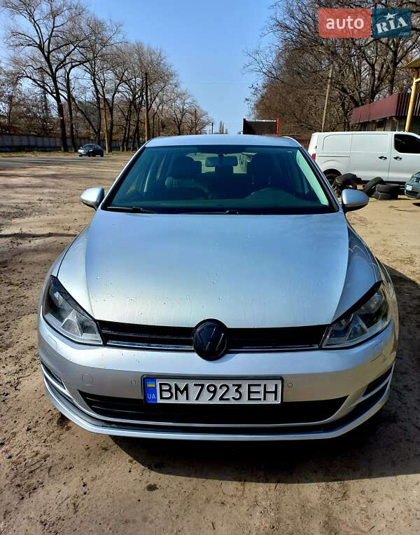 Хэтчбек Volkswagen Golf 2016 в Ромнах