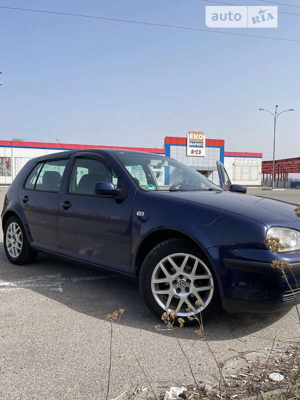 Хэтчбек Volkswagen Golf 2002 в Чернигове