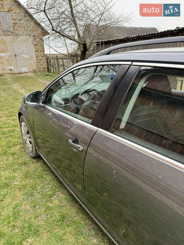 Универсал Volkswagen Golf 2009 в Вараше