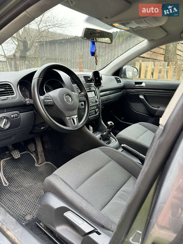 Универсал Volkswagen Golf 2009 в Вараше