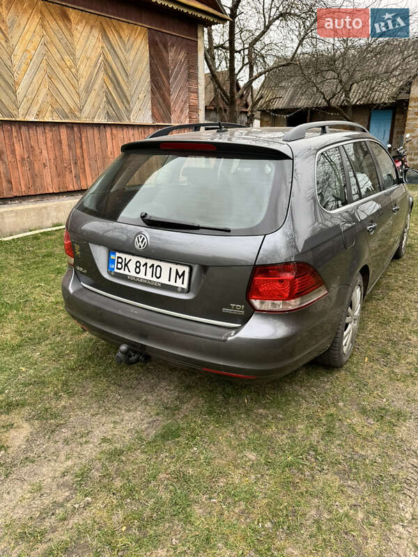 Универсал Volkswagen Golf 2009 в Вараше