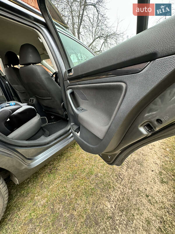 Универсал Volkswagen Golf 2009 в Вараше