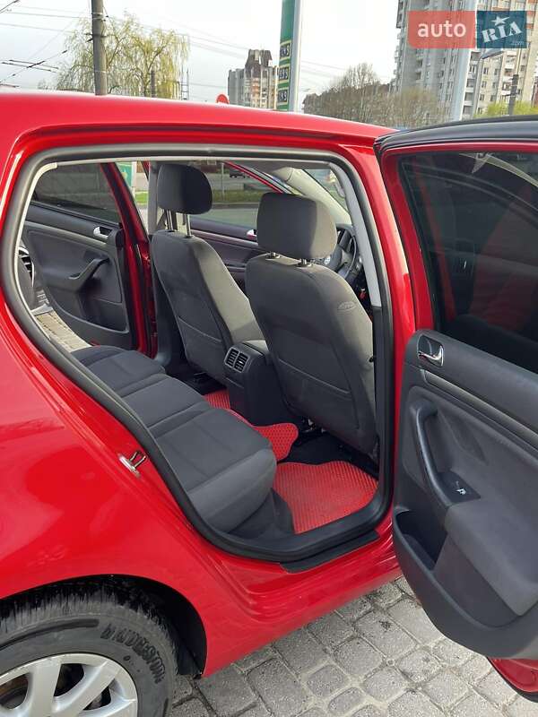 Хэтчбек Volkswagen Golf 2004 в Львове
