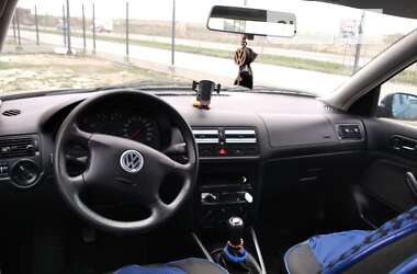 Хетчбек Volkswagen Golf 2001 в Миколаєві