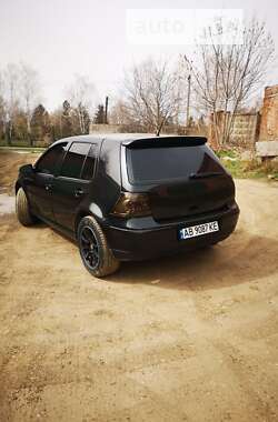 Хэтчбек Volkswagen Golf 2000 в Баре