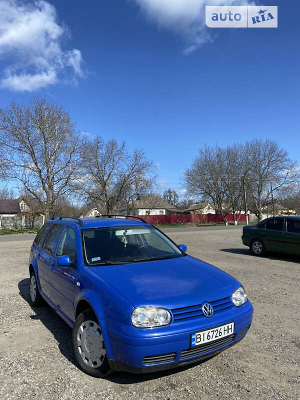 Универсал Volkswagen Golf 2002 в Хороле