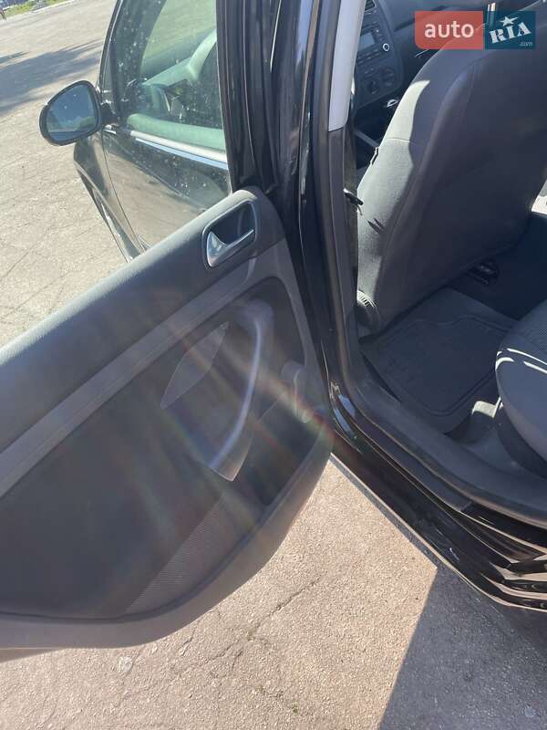 Хетчбек Volkswagen Golf 2006 в Києві