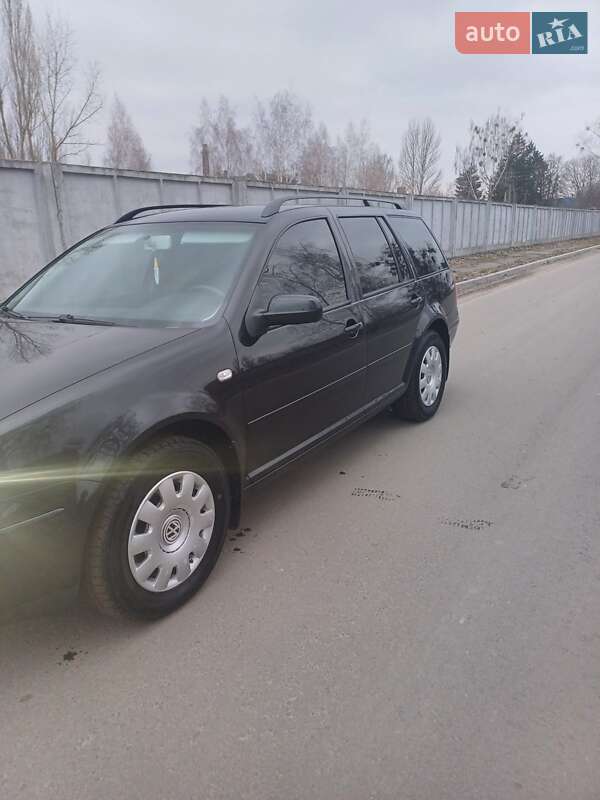 Универсал Volkswagen Golf 2005 в Березному