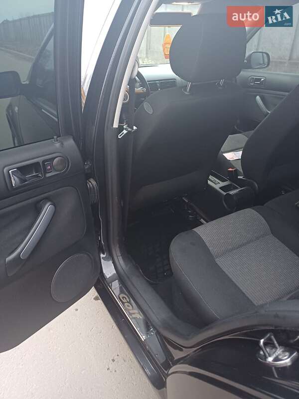 Универсал Volkswagen Golf 2005 в Березному