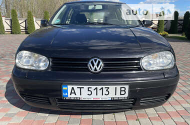 Хэтчбек Volkswagen Golf 2001 в Черновцах