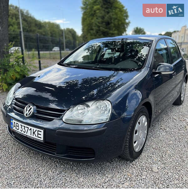 Хэтчбек Volkswagen Golf 2004 в Хмельнике