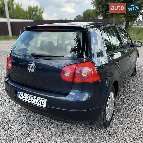 Хэтчбек Volkswagen Golf 2004 в Хмельнике