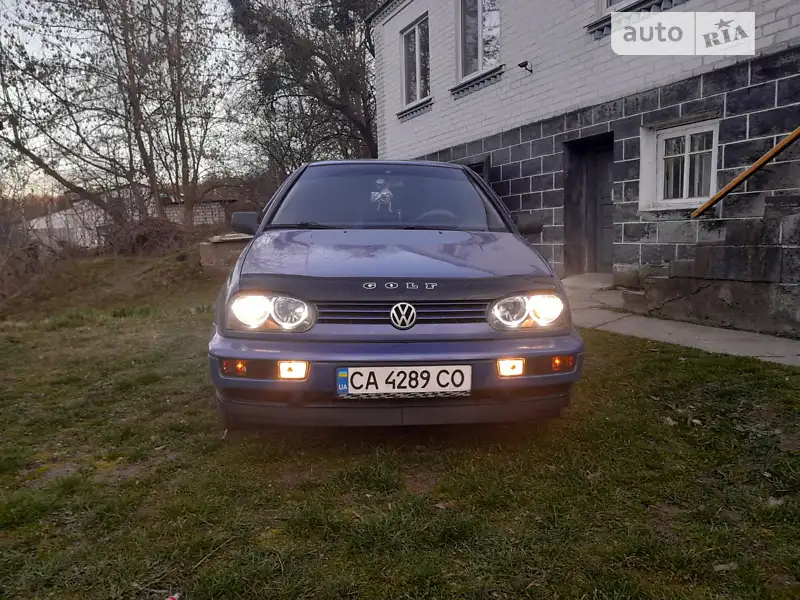 Хетчбек Volkswagen Golf 1996 в 