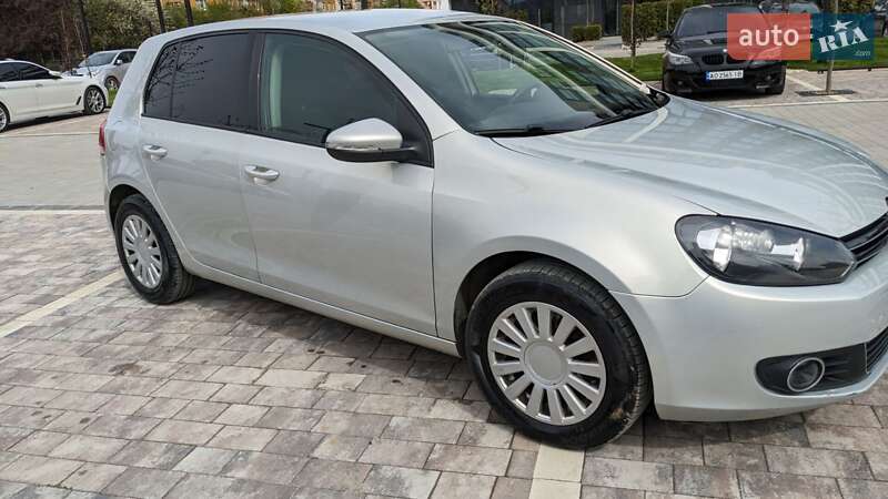 Хэтчбек Volkswagen Golf 2009 в Ужгороде
