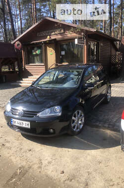 Хэтчбек Volkswagen Golf 2005 в Костополе