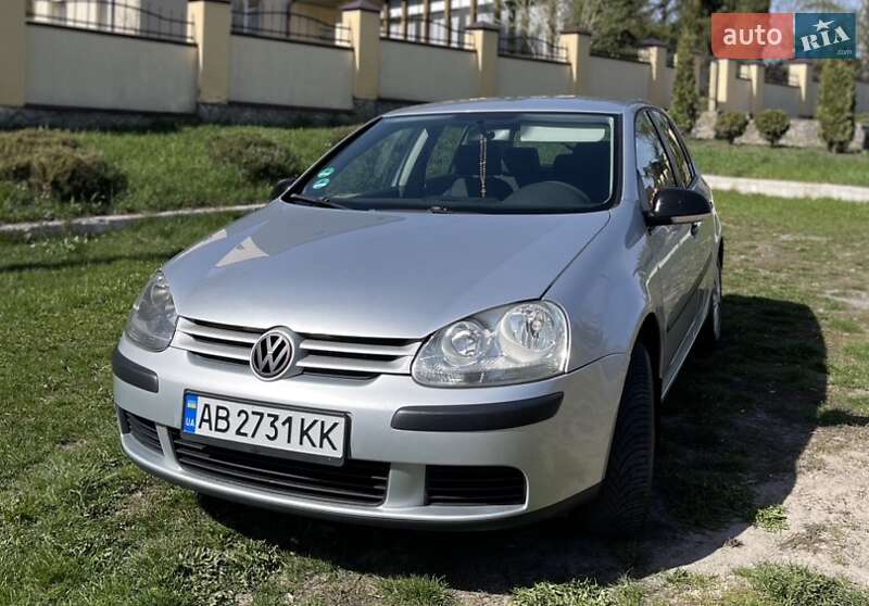 Хэтчбек Volkswagen Golf 2004 в Виннице