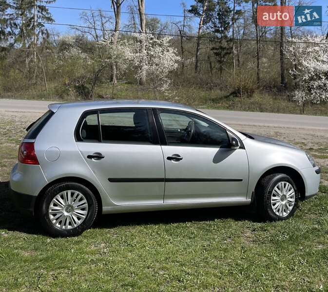 Хэтчбек Volkswagen Golf 2004 в Виннице