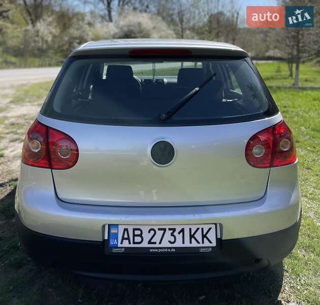 Хэтчбек Volkswagen Golf 2004 в Виннице