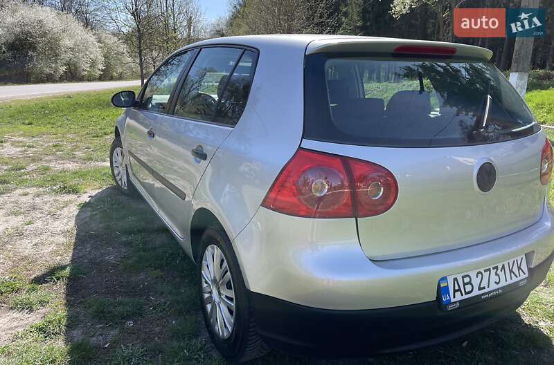 Хэтчбек Volkswagen Golf 2004 в Виннице