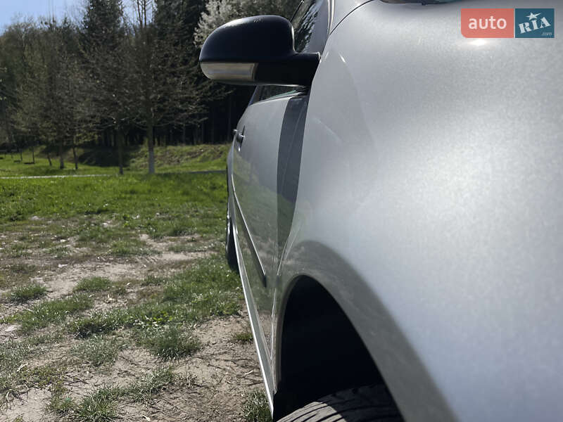 Хэтчбек Volkswagen Golf 2004 в Виннице