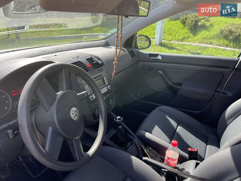 Хэтчбек Volkswagen Golf 2004 в Виннице