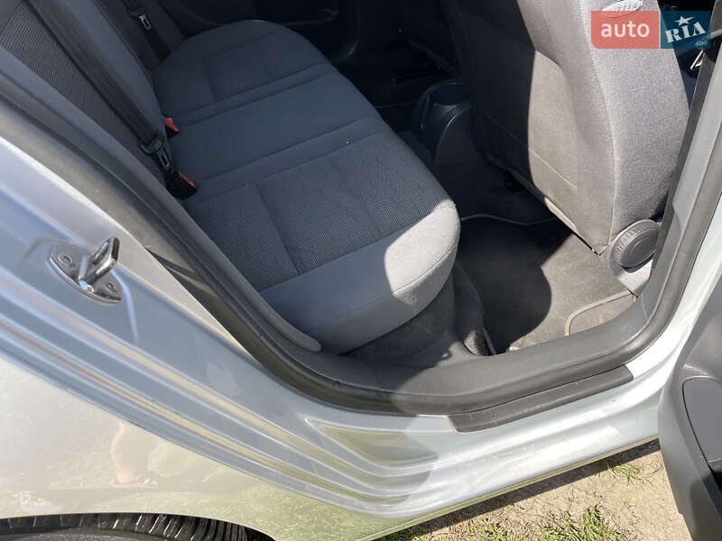 Хэтчбек Volkswagen Golf 2004 в Виннице