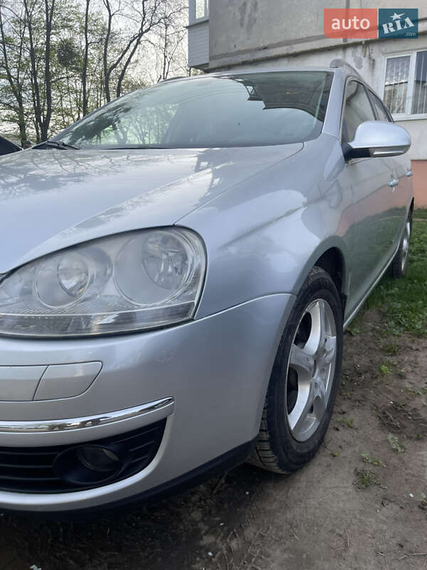 Универсал Volkswagen Golf 2009 в Стрые