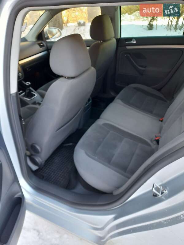 Универсал Volkswagen Golf 2009 в Городке