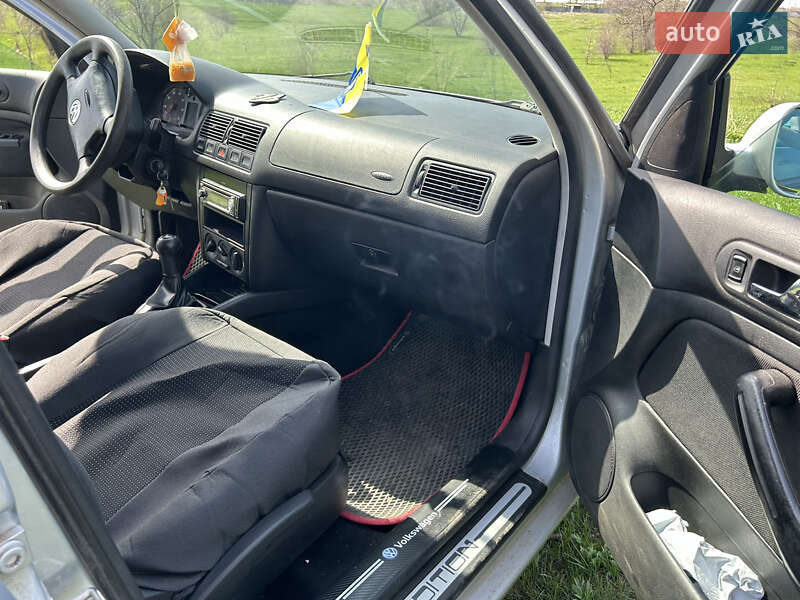 Хэтчбек Volkswagen Golf 2000 в Томаковке