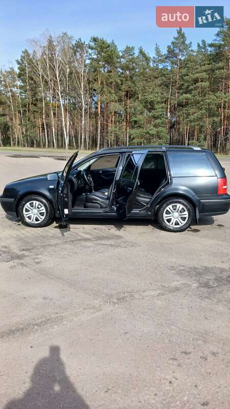 Універсал Volkswagen Golf 2004 в Маневичах
