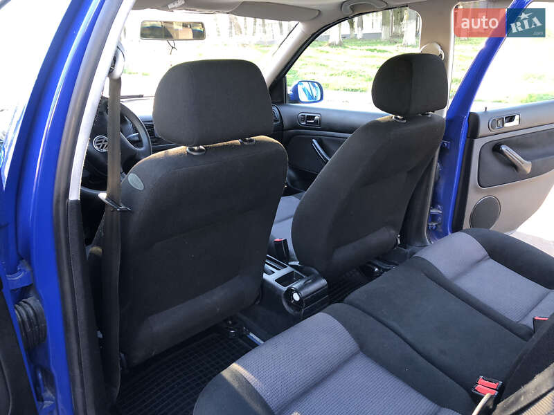 Хэтчбек Volkswagen Golf 2001 в Ровно