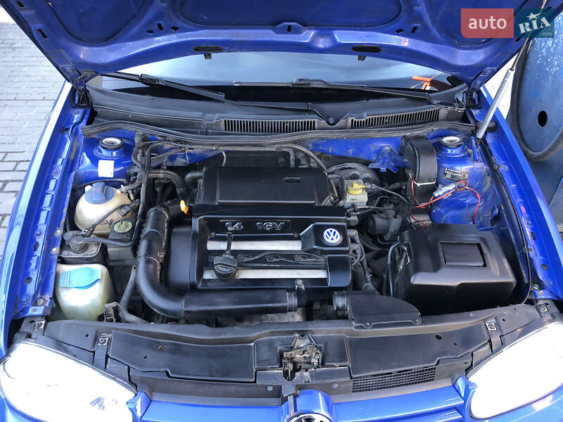 Хэтчбек Volkswagen Golf 2001 в Ровно