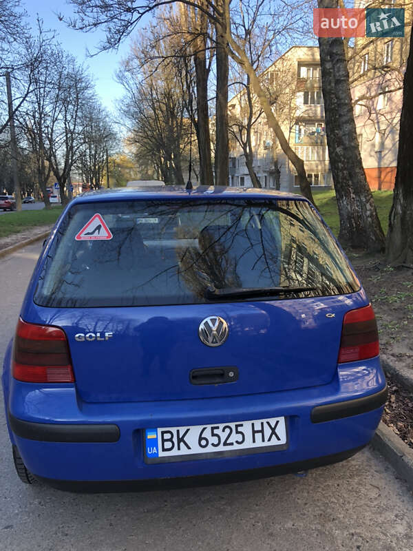 Хэтчбек Volkswagen Golf 2001 в Ровно