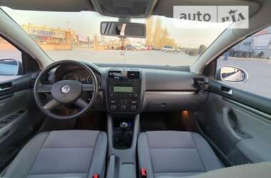 Хэтчбек Volkswagen Golf 2004 в Первомайске