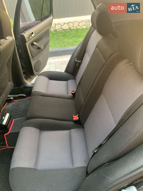 Хэтчбек Volkswagen Golf 2001 в Тернополе