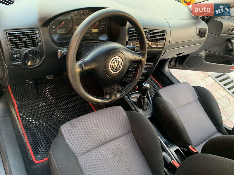 Хэтчбек Volkswagen Golf 2001 в Тернополе