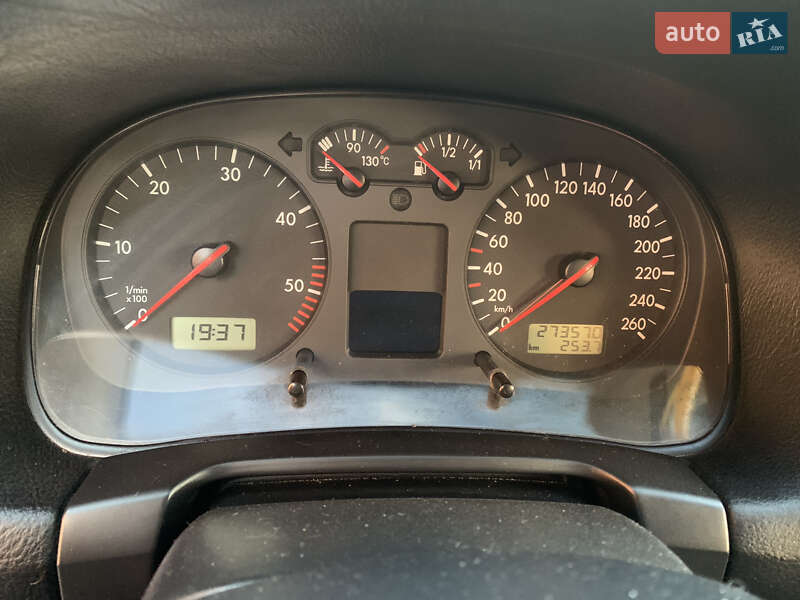 Хэтчбек Volkswagen Golf 2001 в Тернополе