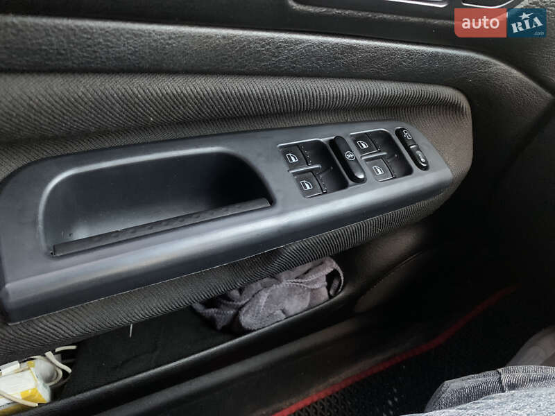 Хэтчбек Volkswagen Golf 2001 в Тернополе