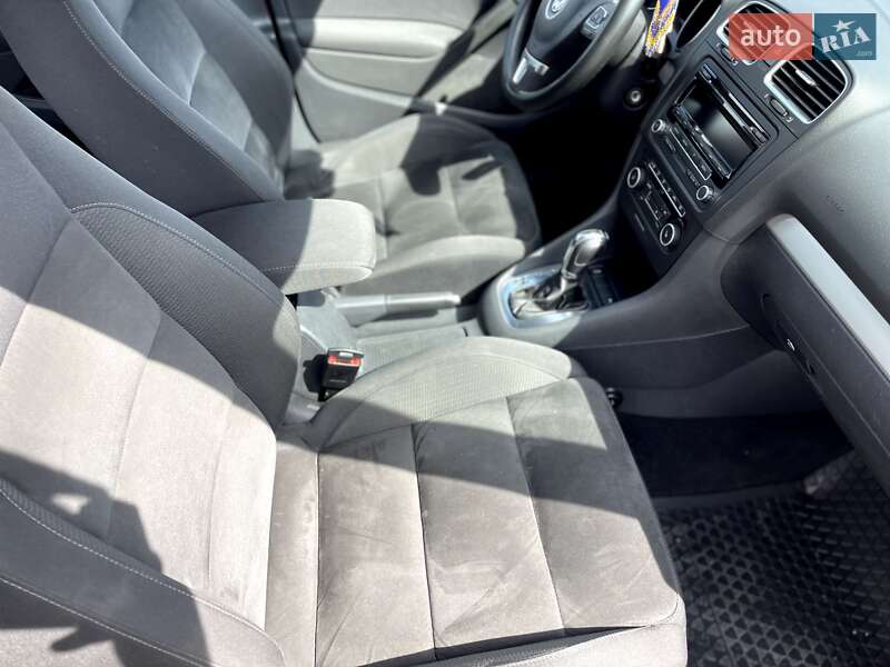 Хэтчбек Volkswagen Golf 2012 в Волочиске