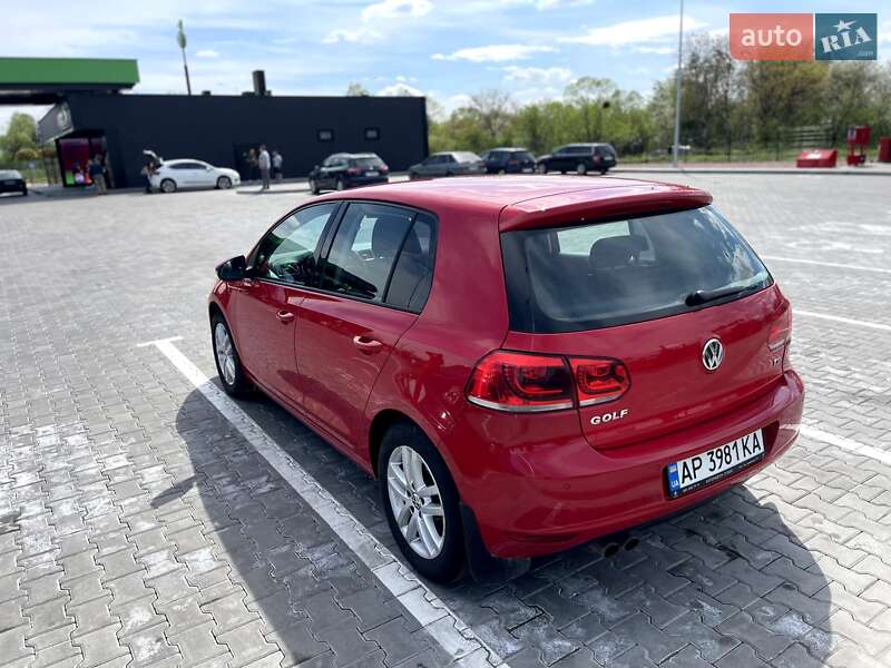 Хэтчбек Volkswagen Golf 2012 в Волочиске